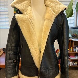Vintage Women/Men’s Unisex Black and Cream Shearling Jacket
